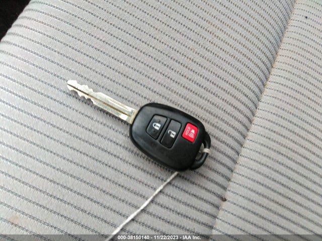 Toyota RAV4 LE 2014 JTMBFREV8ED070135 Image 11