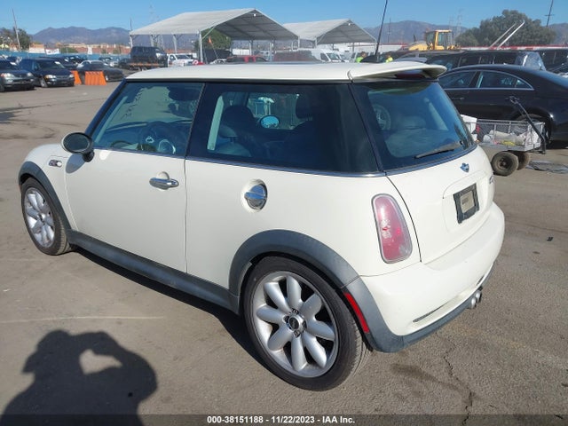 2005 MINI COOPER S WMWRE33415TD93781 Photo 2