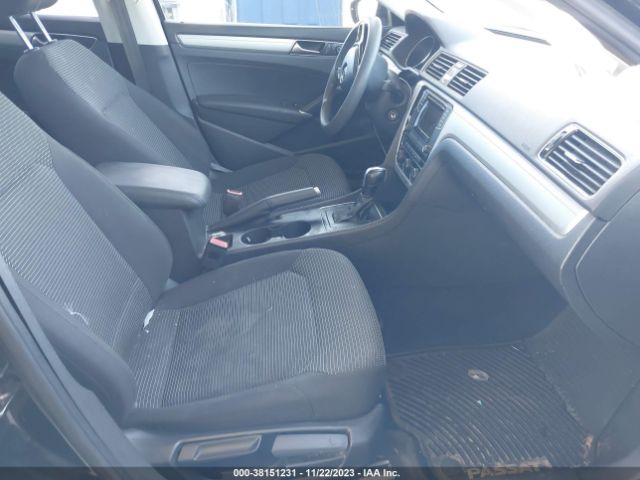 1VWAT7A39HC003600 Volkswagen Passat 1.8t S
