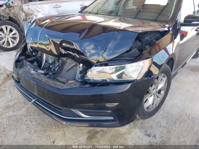 1VWAT7A39HC003600 Volkswagen Passat 1.8t S