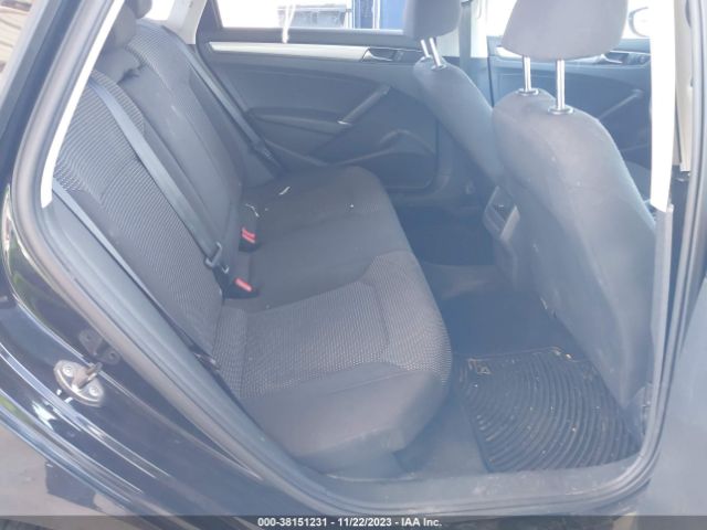 1VWAT7A39HC003600 Volkswagen Passat 1.8t S