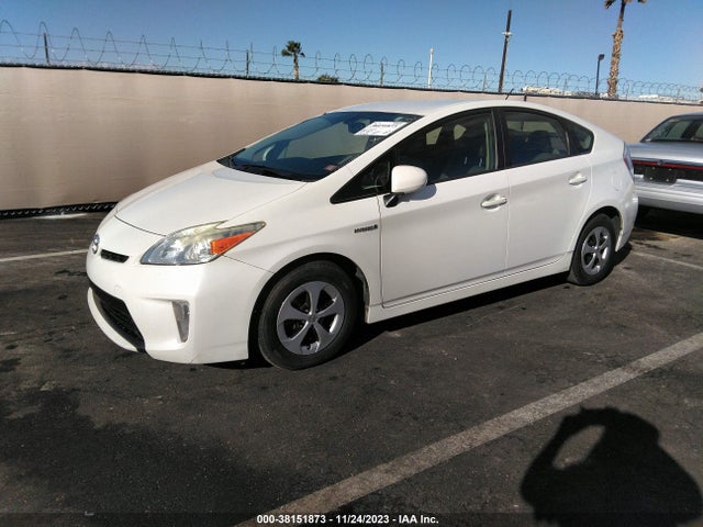 Toyota Prius Four 2015 JTDKN3DU4F0396547 Image 2
