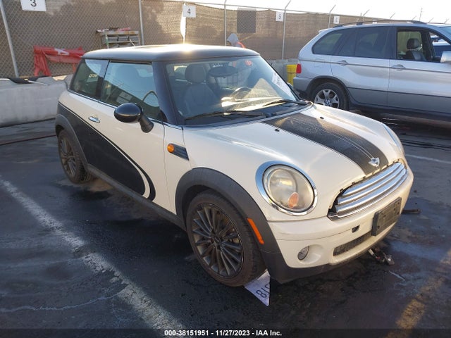 2010 MINI COOPER WMWMF3C55ATZ23421 Photo 0