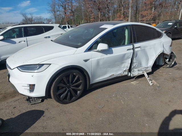 Tesla Model X 60d/70d/75d/90d 2016 5YJXCAE27GF007884 Image 2