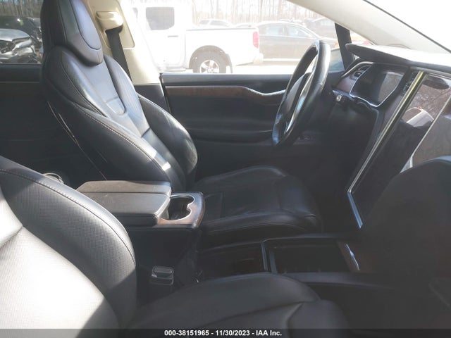 Tesla Model X 60d/70d/75d/90d 2016 5YJXCAE27GF007884 Image 5