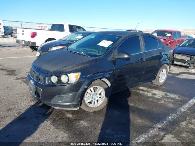 Chevrolet Sonic Lt Auto 2015 1G1JC5SB9F4106304 Image 2