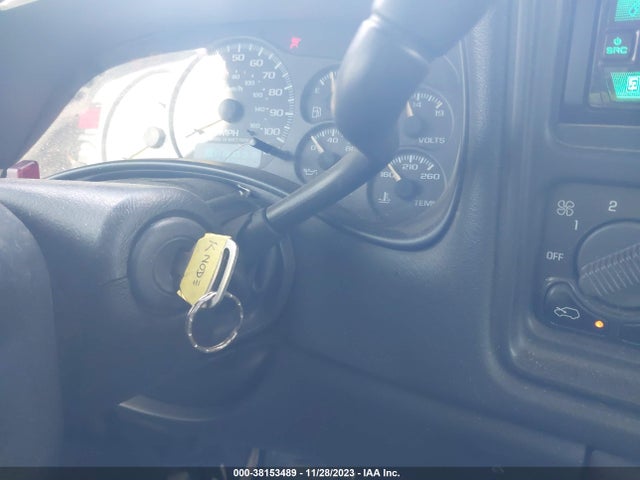 2001 GMC SIERRA 2500HD SL VIN: 1GTHC24131E303626