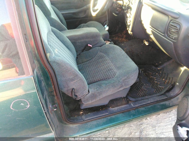 1998 CHEVROLET S-10 LS FLEETSIDE VIN: 1GCCS1944WK226493