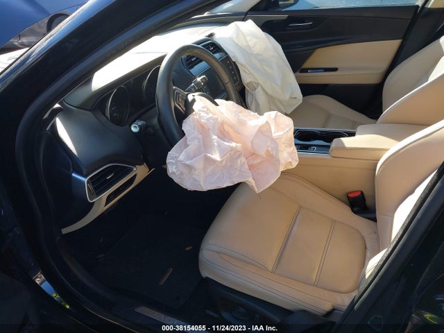 2017 JAGUAR XE SAJAE4BV7HA962454 Photo 4