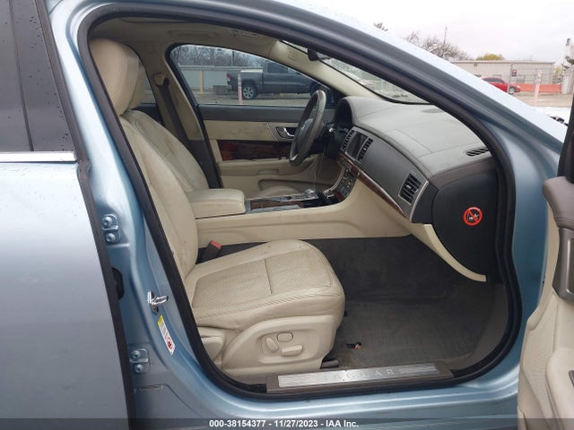 2011 JAGUAR XF SAJWA0GB0BLS19106 Photo 4