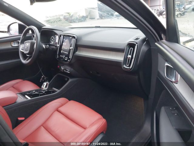 2019 VOLVO XC40 YV4162ULXK2062593 Photo 4