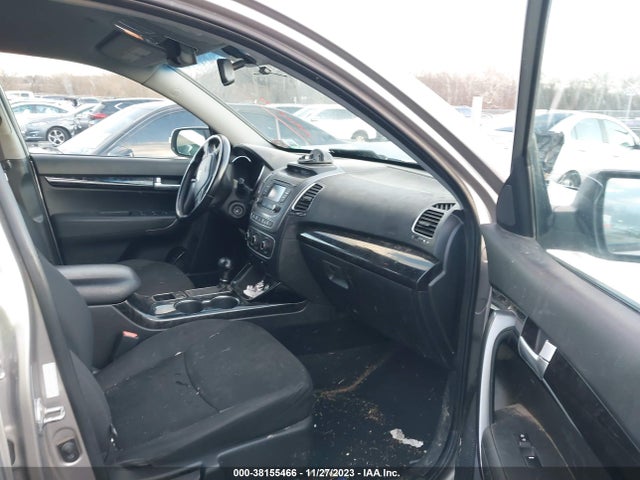 2014 KIA SORENTO LX VIN: 5XYKTDA61EG503127