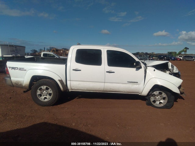 2015 TOYOTA TACOMA BASE V6 VIN: 5TFLU4EN3FX142131