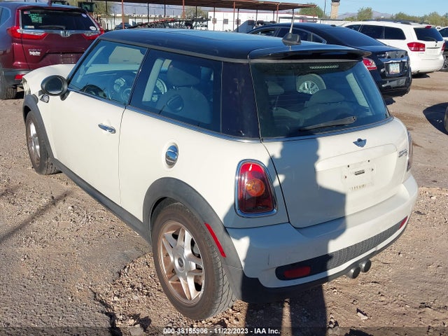 2010 MINI COOPER S WMWMF7C51ATW88636 Photo 2