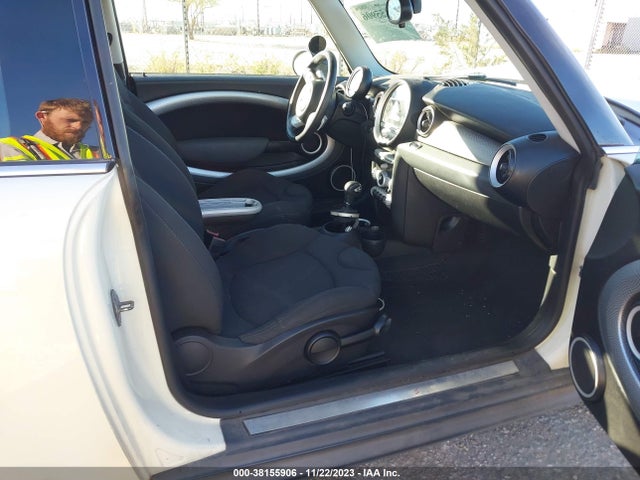 2010 MINI COOPER S WMWMF7C51ATW88636 Photo 4