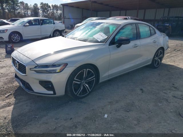 2019 VOLVO S60 7JRA22TM1KG016017 Photo 1