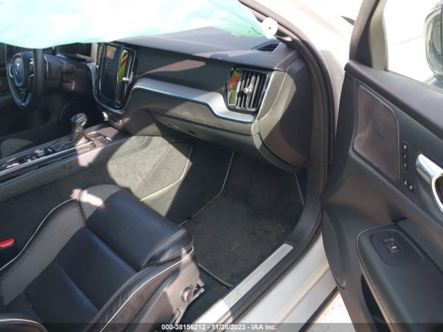 2019 VOLVO S60 7JRA22TM1KG016017 Photo 4