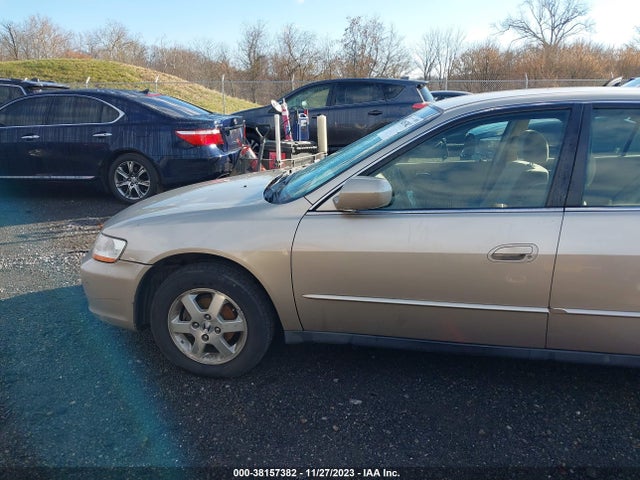 2000 HONDA ACCORD 2.3 SE VIN: JHMCG6699YC008477