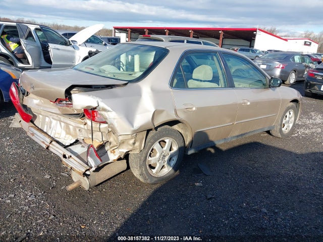 2000 HONDA ACCORD 2.3 SE VIN: JHMCG6699YC008477