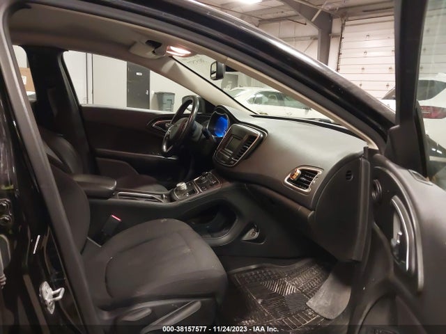 Chrysler 200 Limited 2015 1C3CCCAB5FN654773 Image 5