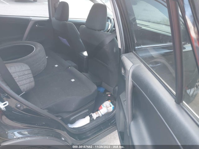 2018 TOYOTA RAV4 XLE VIN: 2T3RFREV2JW808555