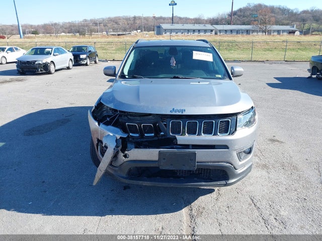 3C4NJCBB9JT502268 Jeep Compass Latitude Fwd