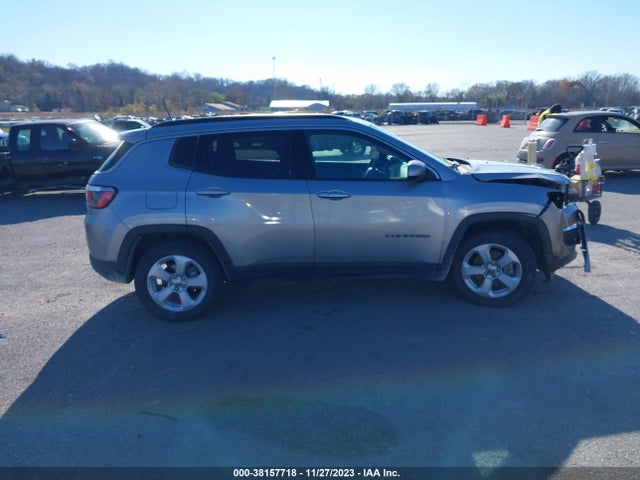 3C4NJCBB9JT502268 Jeep Compass Latitude Fwd