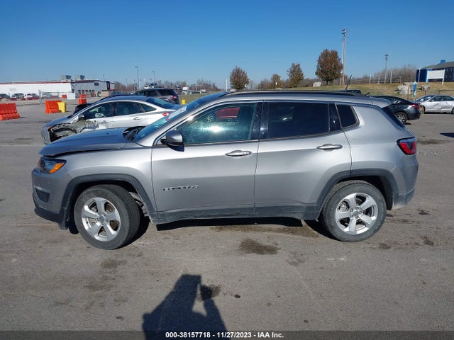 3C4NJCBB9JT502268 Jeep Compass Latitude Fwd