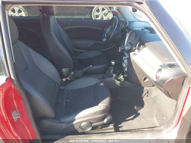 2010 MINI COOPER CLUBMAN WMWML3C53ATX52063 Photo 4
