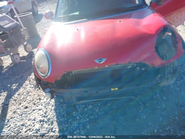 2010 MINI COOPER CLUBMAN WMWML3C53ATX52063 Photo 5