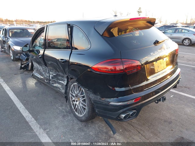 2016 PORSCHE CAYENNE WP1AB2A2XGLA96639 Photo 2