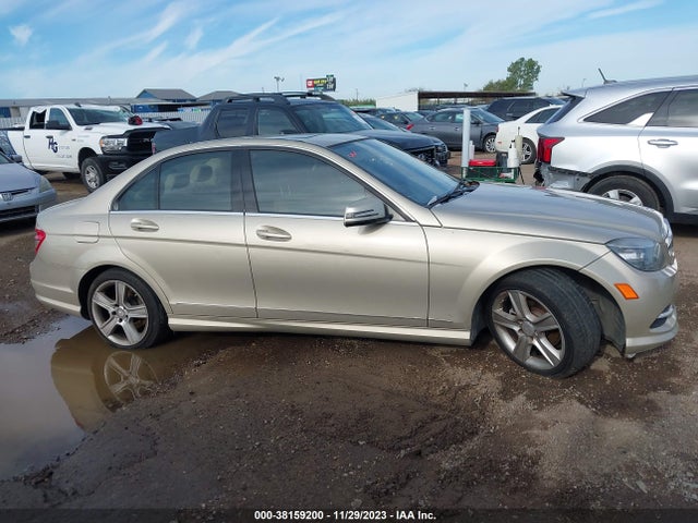 2011 MERCEDES-BENZ C 300 SPORT/LUXURY/ VIN: WDDGF5EB1BR185491