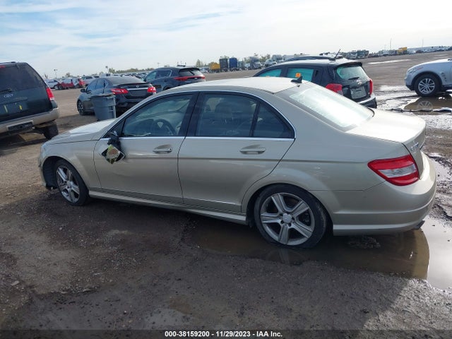2011 MERCEDES-BENZ C 300 SPORT/LUXURY/ VIN: WDDGF5EB1BR185491