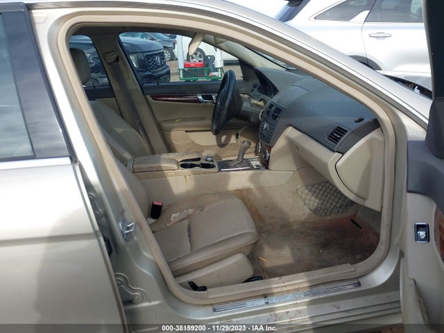 2011 MERCEDES-BENZ C 300 SPORT/LUXURY/ VIN: WDDGF5EB1BR185491