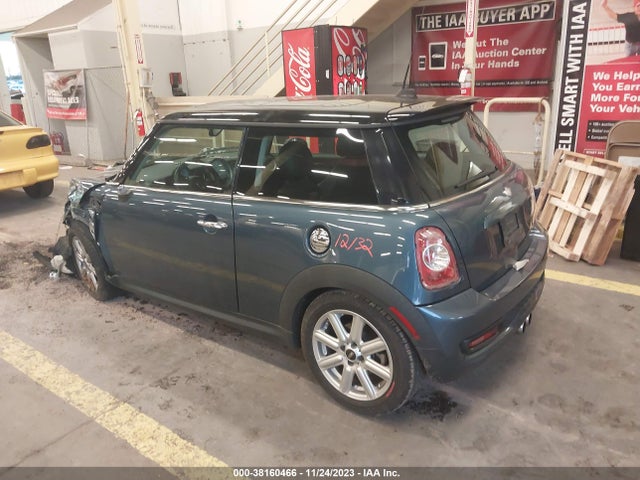 2011 MINI COOPER S WMWSV3C58BTY23468 Photo 2