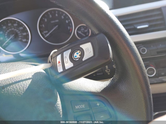 BMW 320i 2016 WBA8A9C58GK617766 Image 11