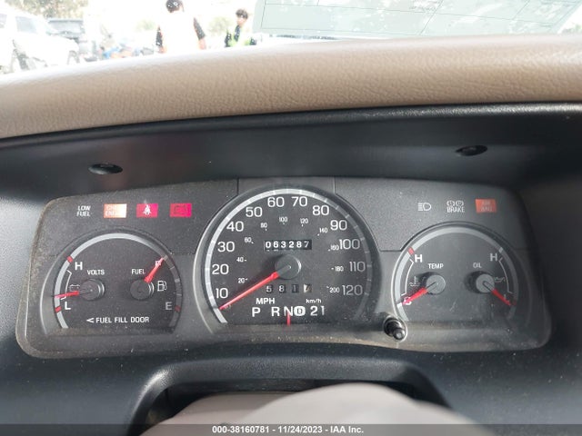 Продаж на аукціоні авто 2005 Ford Crown Victoria Standard, vin: 2FAFP73WX5X130557, номер лоту: 38160781