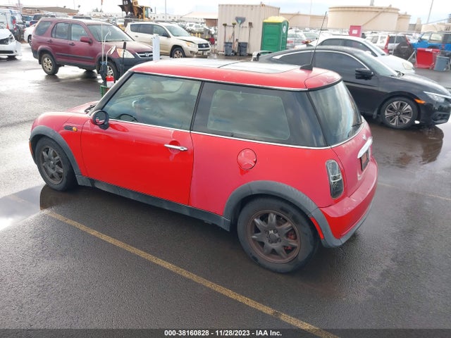 2006 MINI COOPER WMWRC33586TJ79173 Photo 2