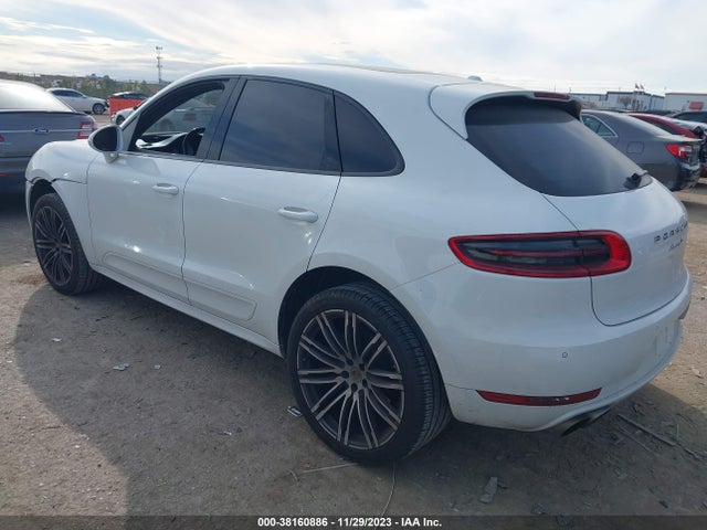 2016 PORSCHE MACAN WP1AB2A59GLB57134 Photo 2