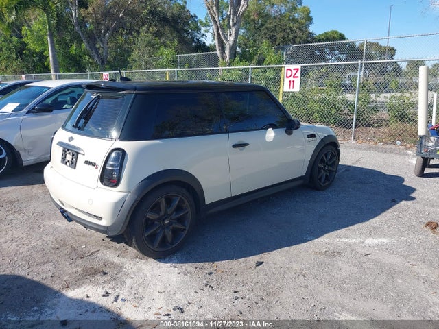 2006 MINI COOPER S WMWRE33536TL18488 Photo 3