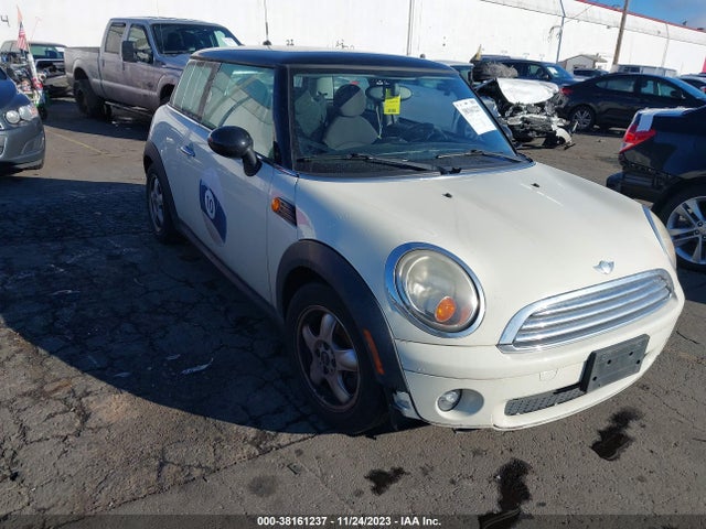 2008 MINI COOPER WMWMF33508TT66590 Photo 0