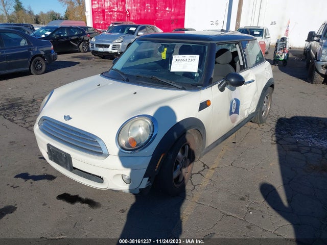 2008 MINI COOPER WMWMF33508TT66590 Photo 1