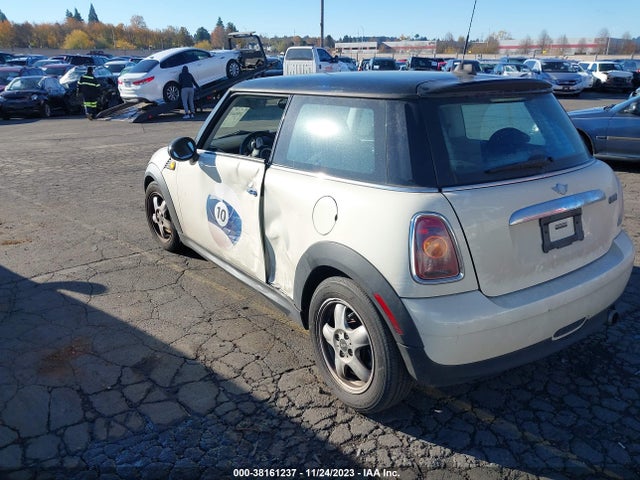 2008 MINI COOPER WMWMF33508TT66590 Photo 2