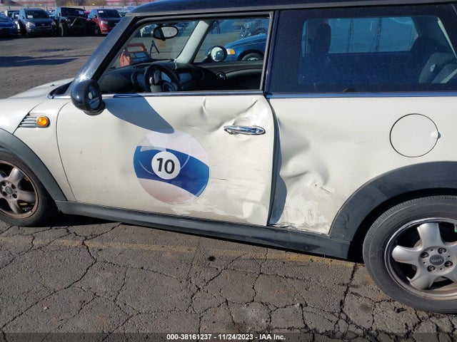 2008 MINI COOPER WMWMF33508TT66590 Photo 5