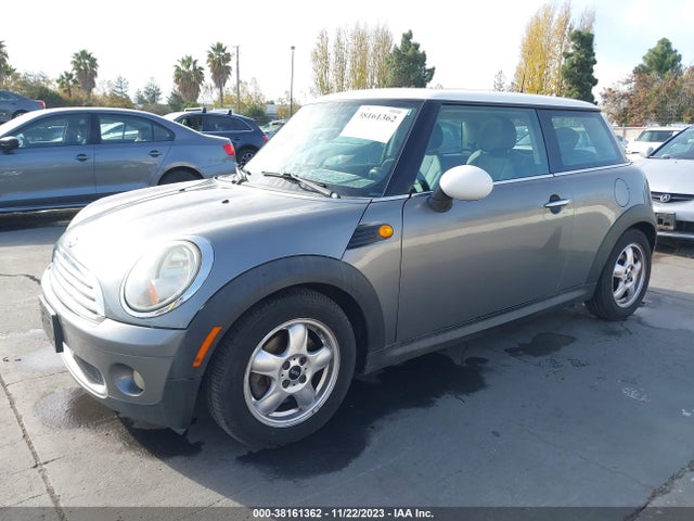 2010 MINI COOPER WMWMF3C59ATZ21459 Photo 1
