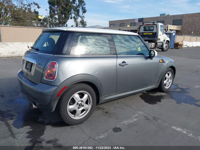2010 MINI COOPER WMWMF3C59ATZ21459 Photo 3
