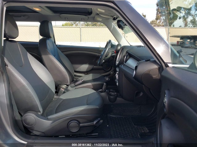 2010 MINI COOPER WMWMF3C59ATZ21459 Photo 4