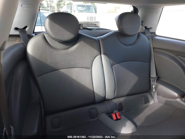 2010 MINI COOPER WMWMF3C59ATZ21459 Photo 7