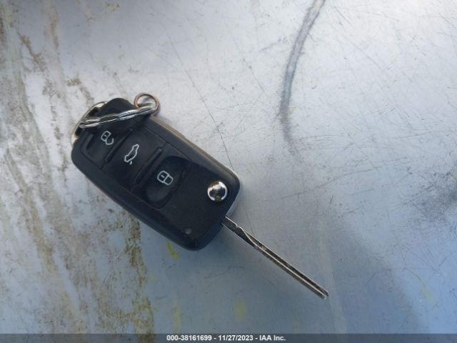 2019 VOLKSWAGEN BEETLE 3VWFD7AT5KM720410 Photo 10