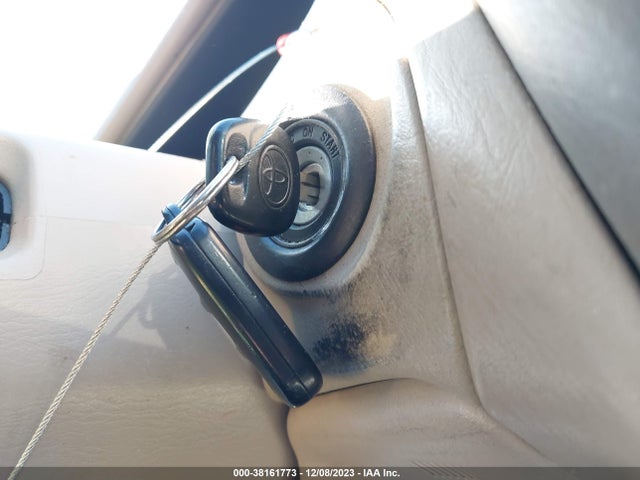 2002 TOYOTA AVALON XLS VIN: 4T1BF28B92U247226